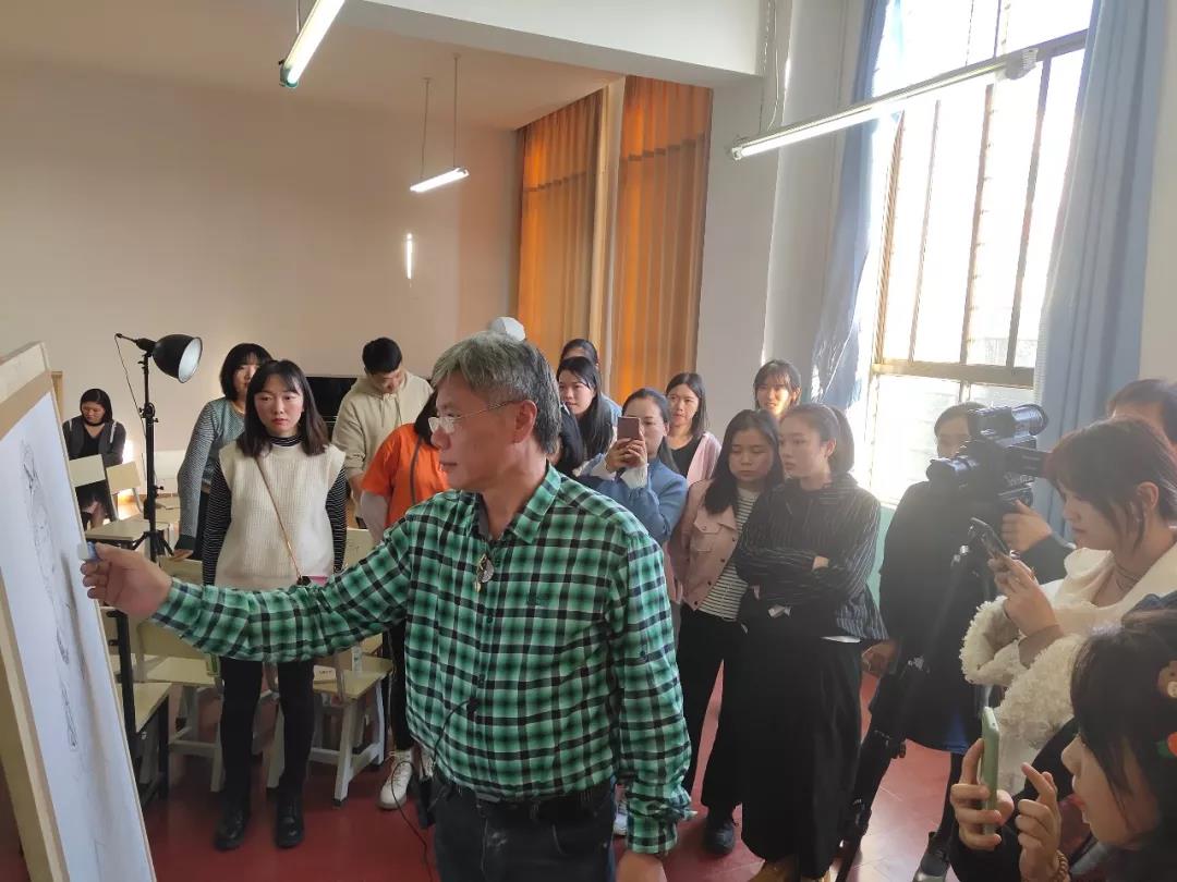 中国美术学院徐默教授在yl23455永利进行人物线描